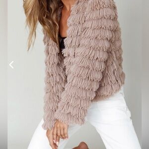 LARK Blush Faux Fur Jacket Silky Lining Hook Closures Size Small